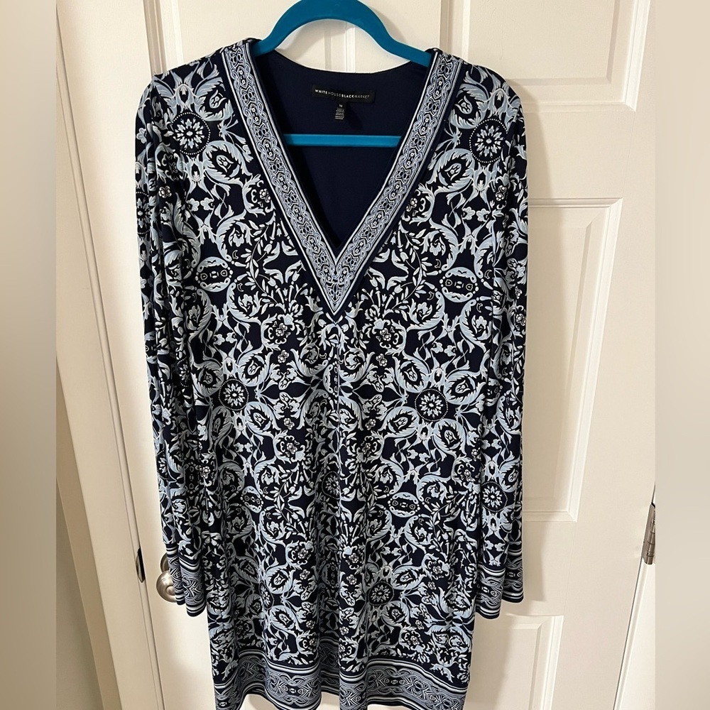 White House Black Market Blue Multi Jersey Soft Shift Dress
Size Medium